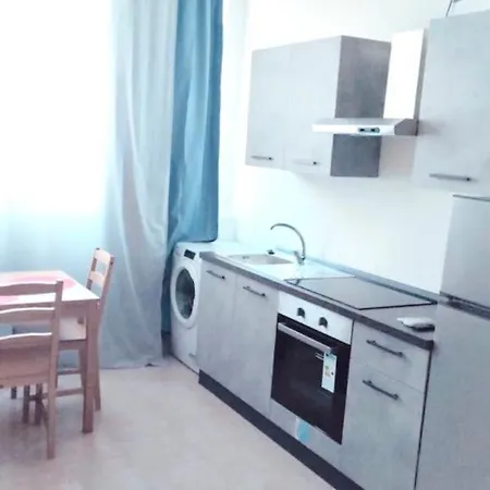 Modern Close To The Metro Apartman *